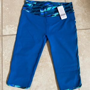 NWT Fabletics Blue cropped leggings with multicolor waistband - small